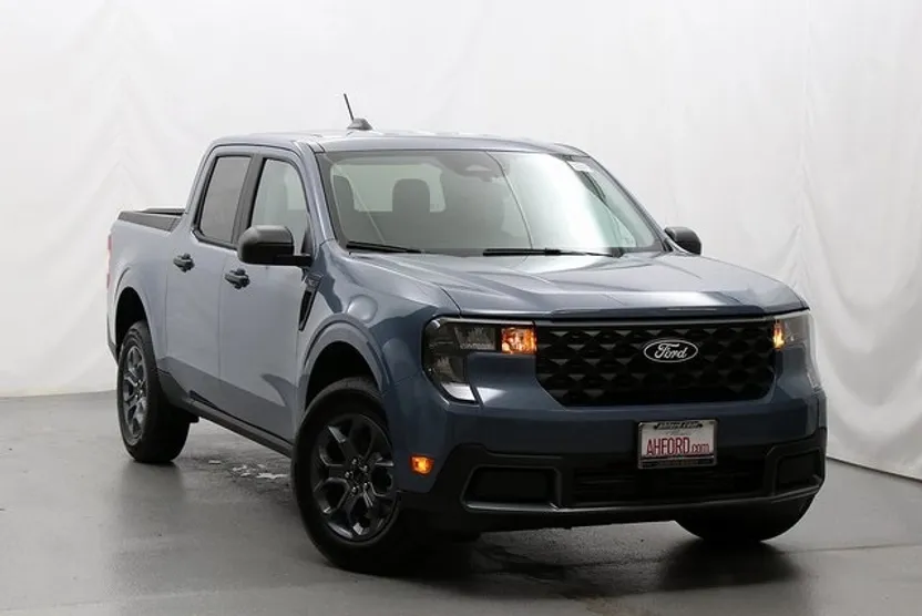 2025 Ford Maverick XLT photo 1