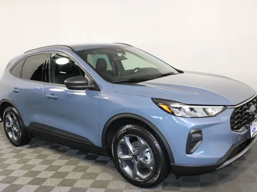 2025 Ford Escape ST-Line photo 1