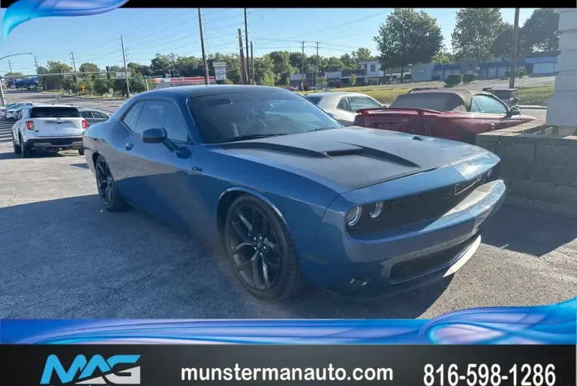 2021 Dodge Challenger SXT photo 1