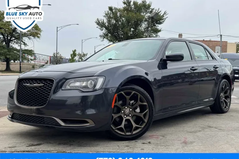 2019 Chrysler 300 photo 1