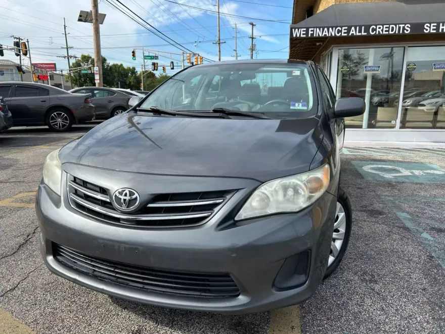 2013 Toyota Corolla L photo 1