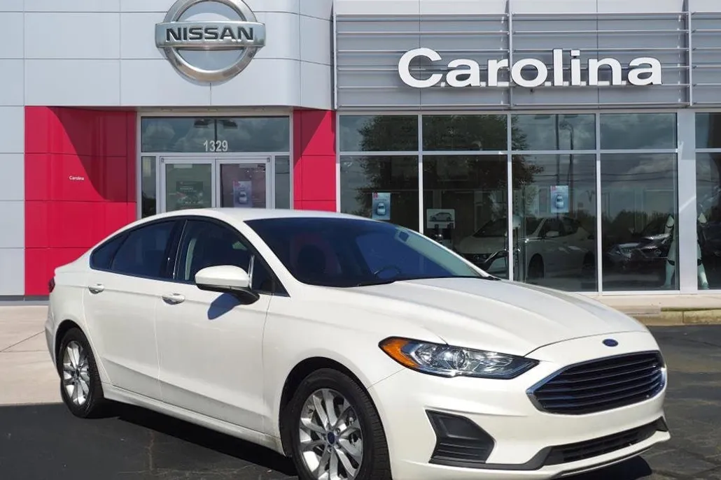 2020 Ford Fusion SE photo 1