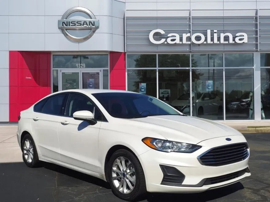 2020 Ford Fusion SE photo 1
