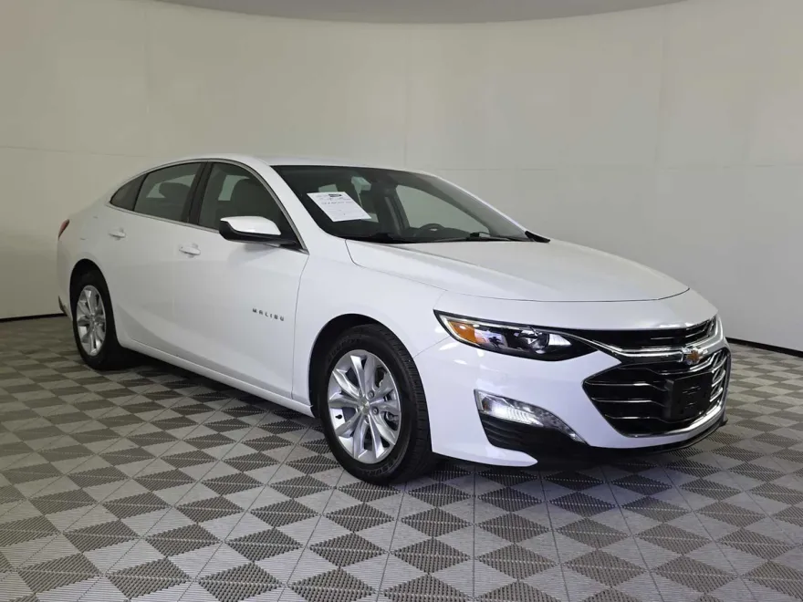 2024 Chevrolet Malibu 1LT photo 1