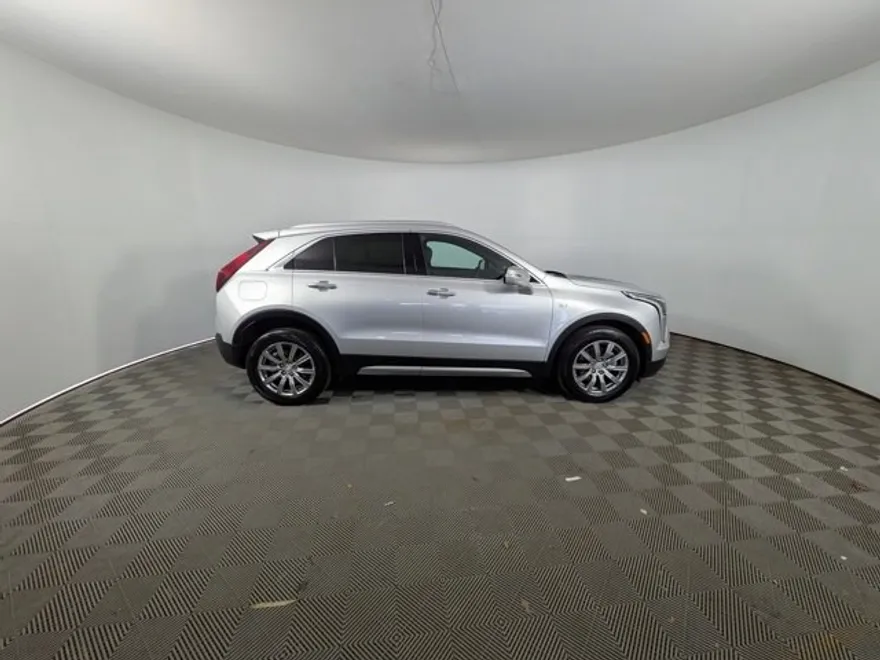 2022 Cadillac XT4 Premium Luxury photo 1