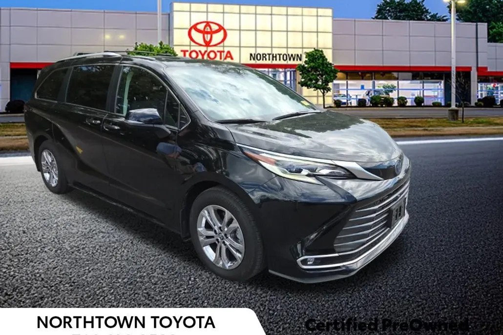 2022 Toyota Sienna Platinum photo 1