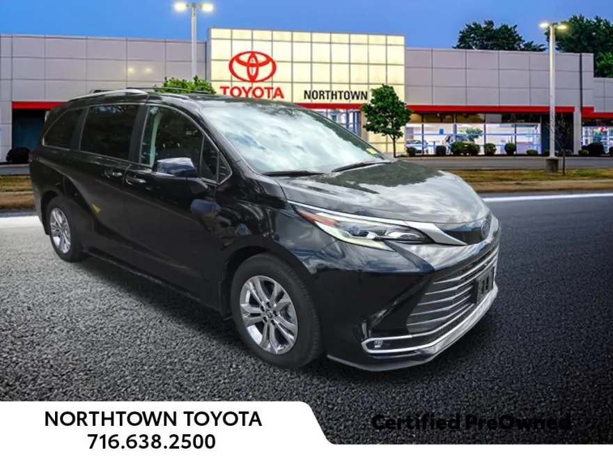 2022 Toyota Sienna Platinum photo 1