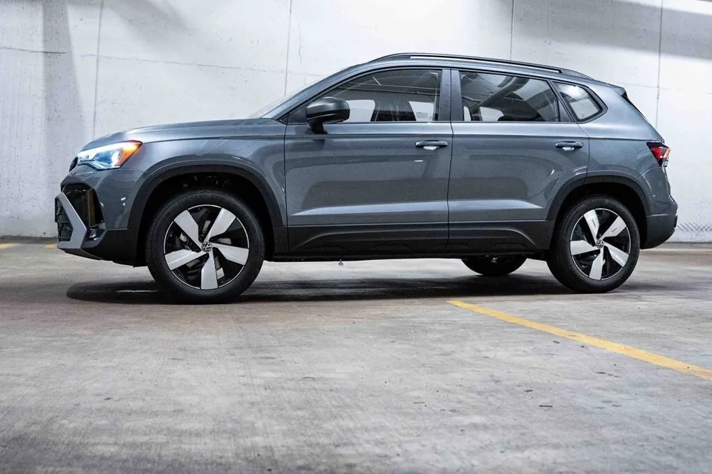 2025 Volkswagen Taos S photo 1