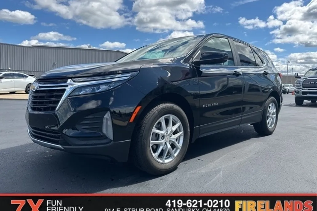 2023 Chevrolet Equinox LT photo 1