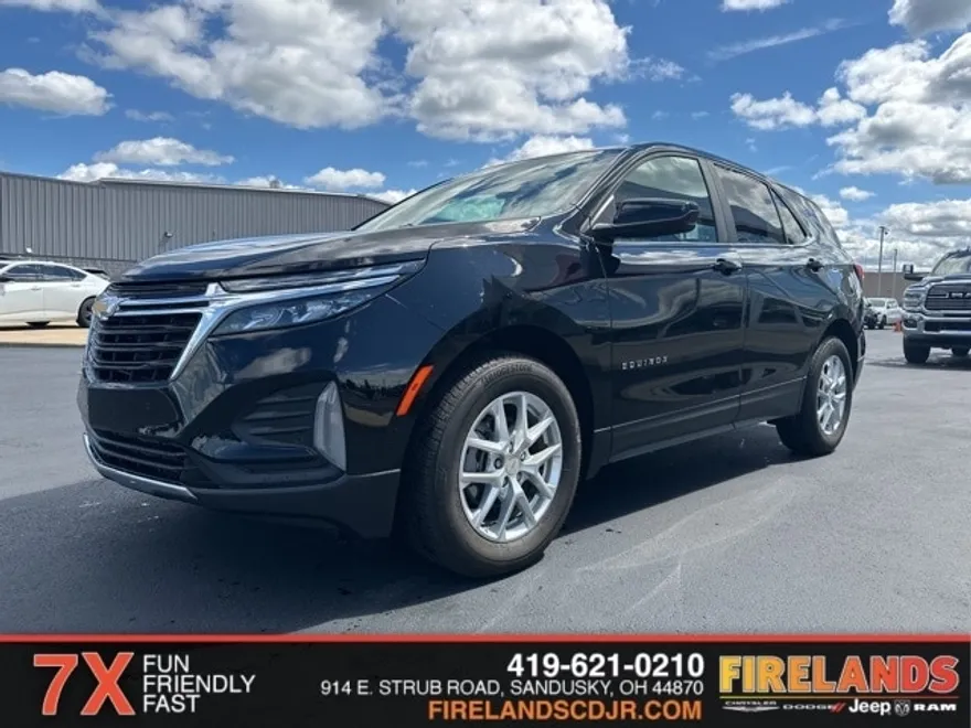 2023 Chevrolet Equinox LT photo 1