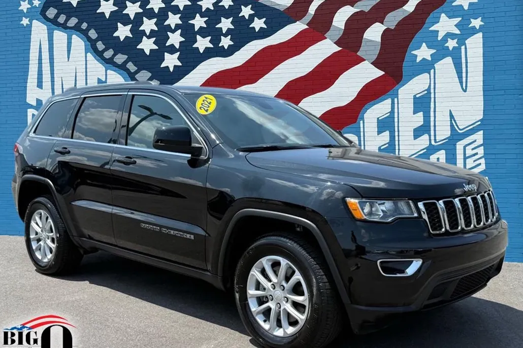 2021 Jeep Grand Cherokee Laredo photo 1