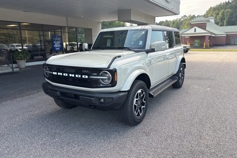 2025 Ford Bronco Outer Banks photo 1