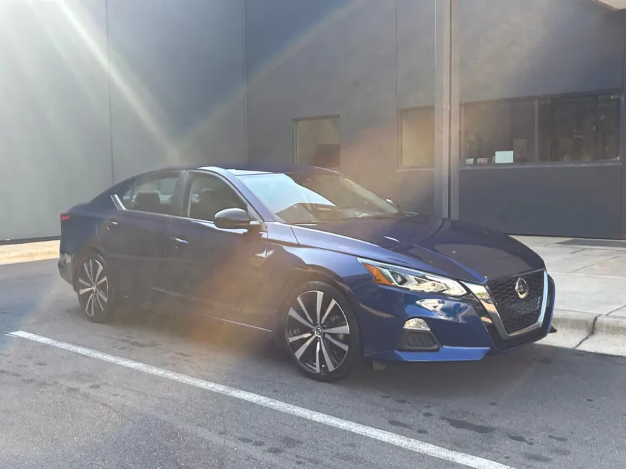 2022 Nissan Altima SR photo 1