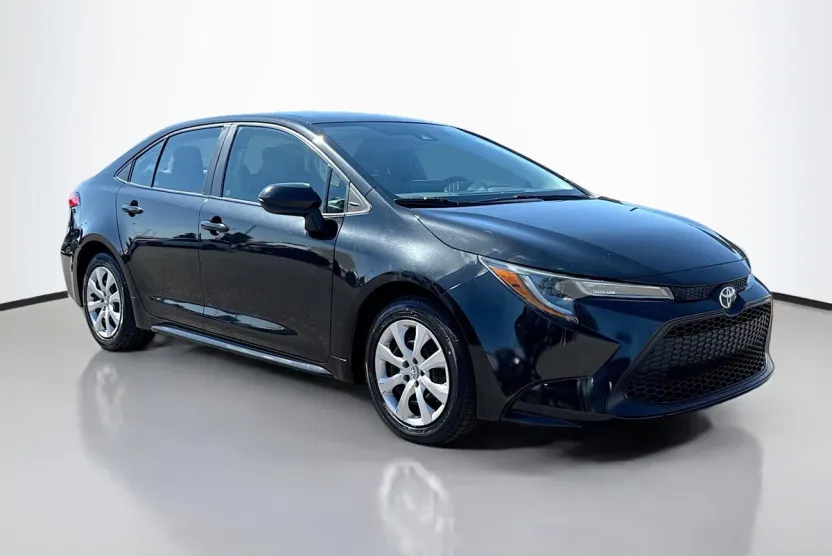 2022 Toyota Corolla LE photo 1