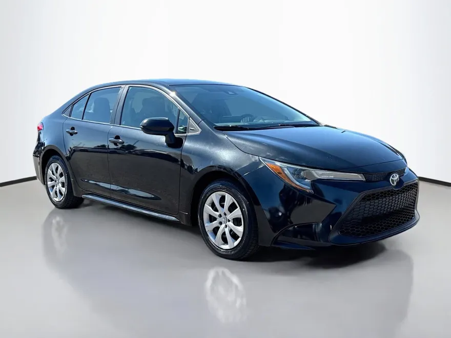 2022 Toyota Corolla LE photo 1