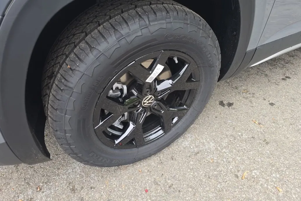2025 Volkswagen Atlas Peak Edition SE photo 1