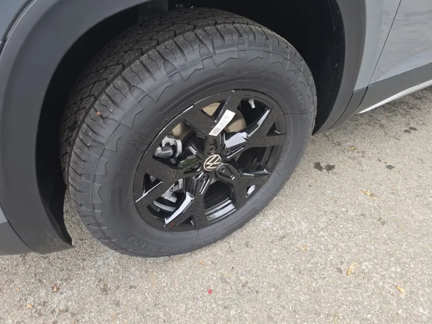 2025 Volkswagen Atlas Peak Edition SE photo 1