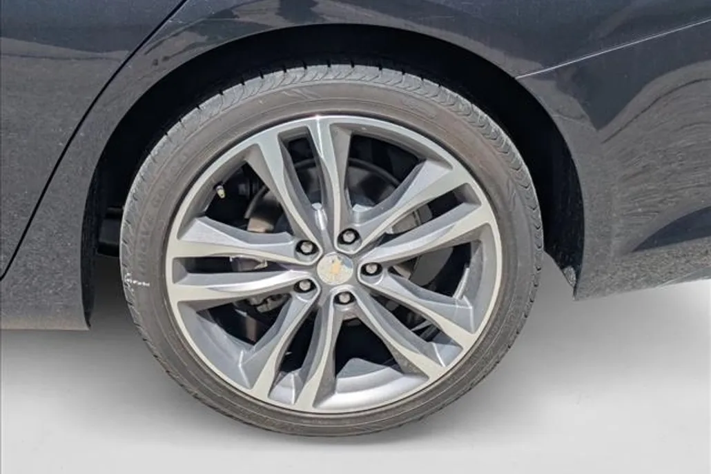 2023 Chevrolet Malibu 1LT photo 1