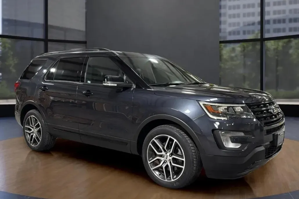 2017 Ford Explorer Sport photo 1