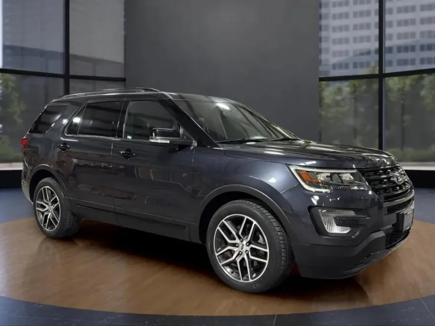 2017 Ford Explorer Sport photo 1