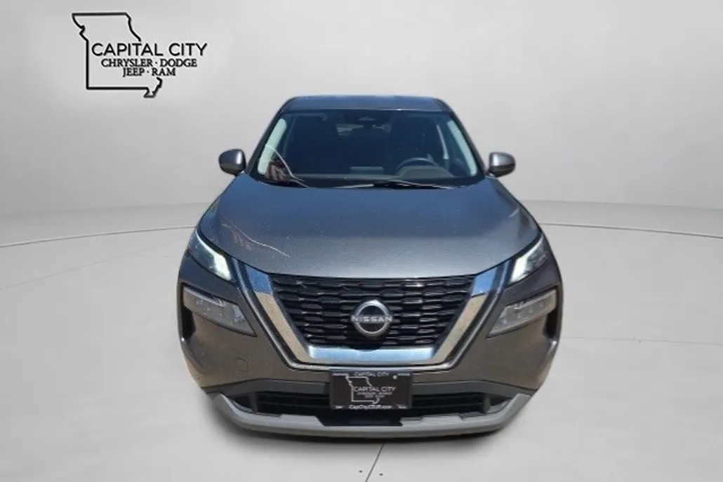 2022 Nissan Rogue SV photo 1