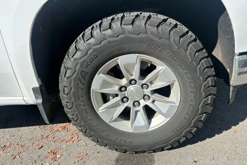 2023 Chevrolet Silverado 1500 LT photo 1
