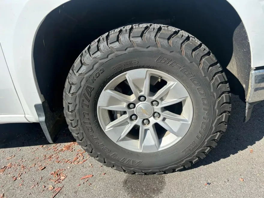 2023 Chevrolet Silverado 1500 LT photo 1