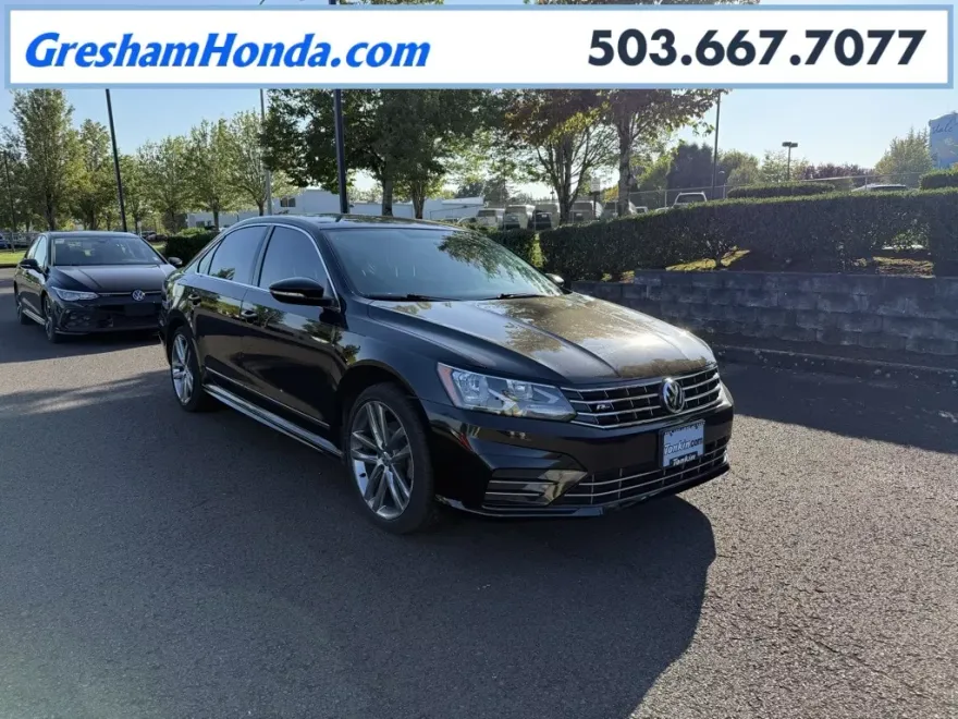 2016 Volkswagen Passat R-Line photo 1