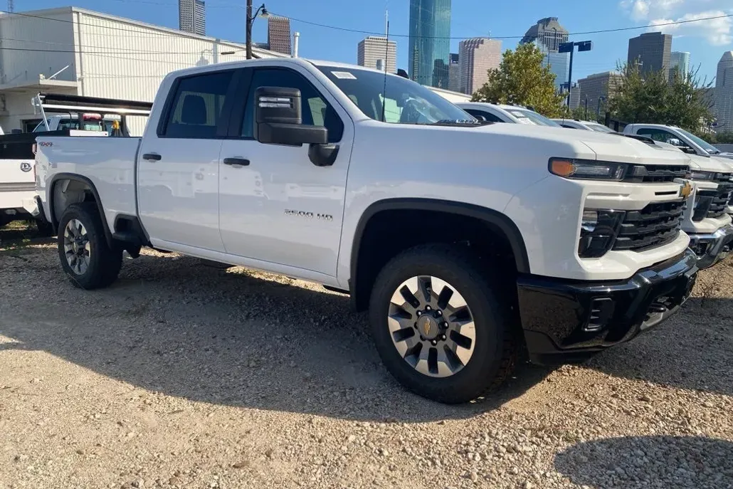 2026 Chevrolet Silverado 2500HD Custom photo 1