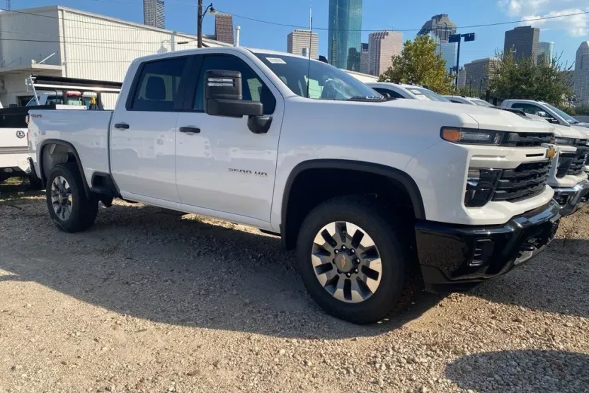 2026 Chevrolet Silverado 2500HD Custom photo 1