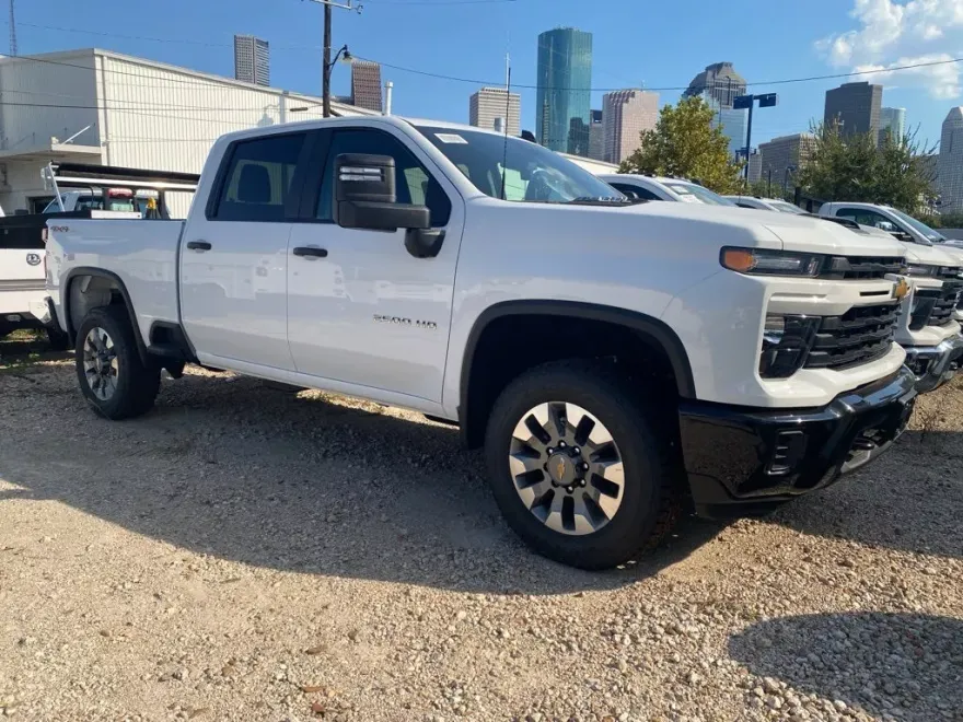 2026 Chevrolet Silverado 2500HD Custom photo 1