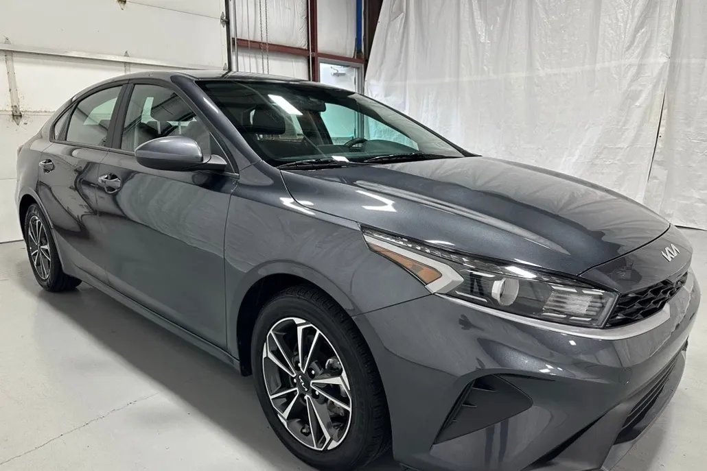 2024 Kia Forte LXS photo 1