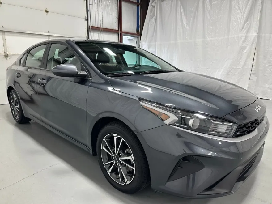 2024 Kia Forte LXS photo 1