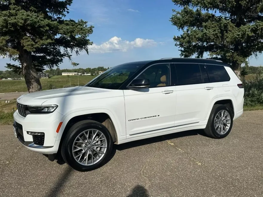 2023 Jeep Grand Cherokee L Summit photo 1