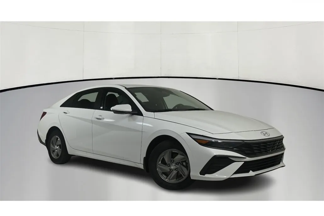 2025 Hyundai Elantra SE photo 1