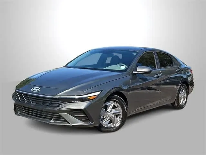 2025 Hyundai Elantra SE photo 1