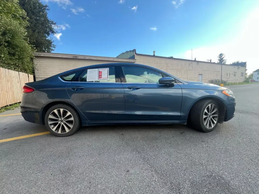 2019 Ford Fusion SE photo 1