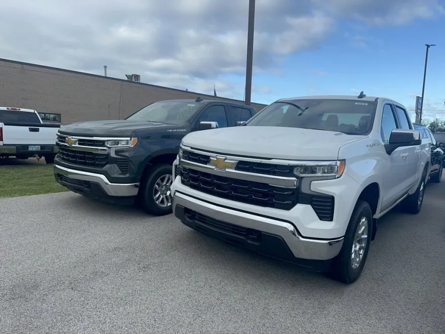 2026 Chevrolet Silverado 1500 LT photo 1
