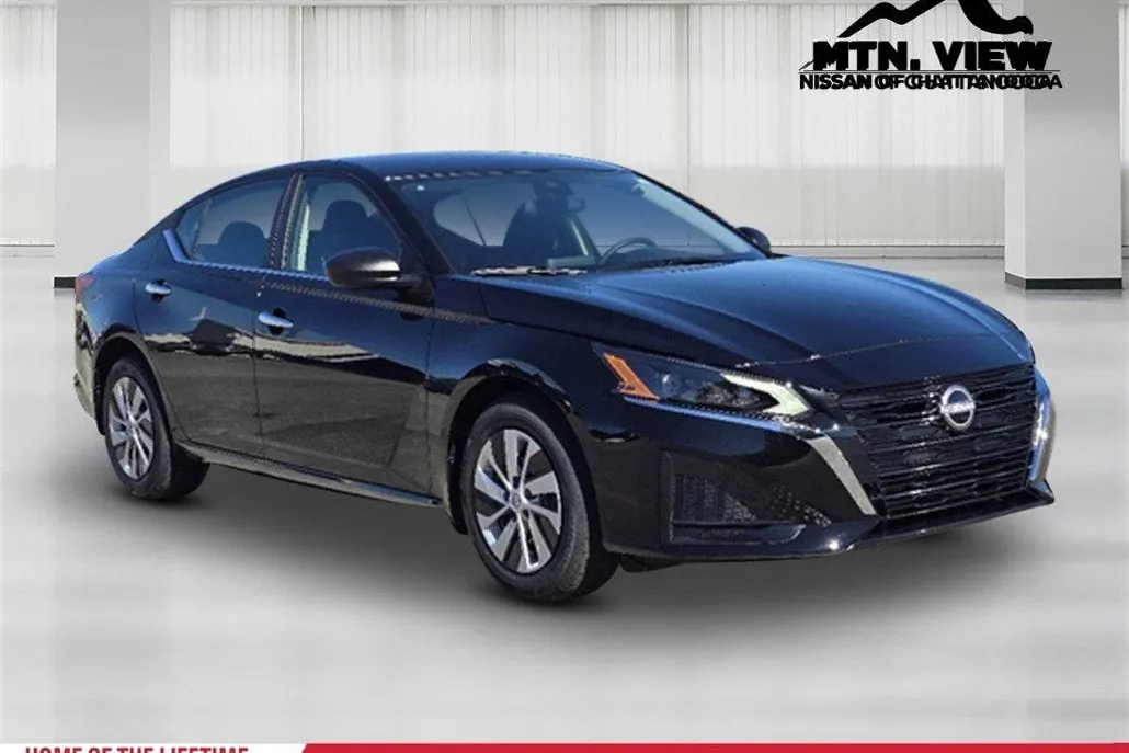 2025 Nissan Altima S photo 1
