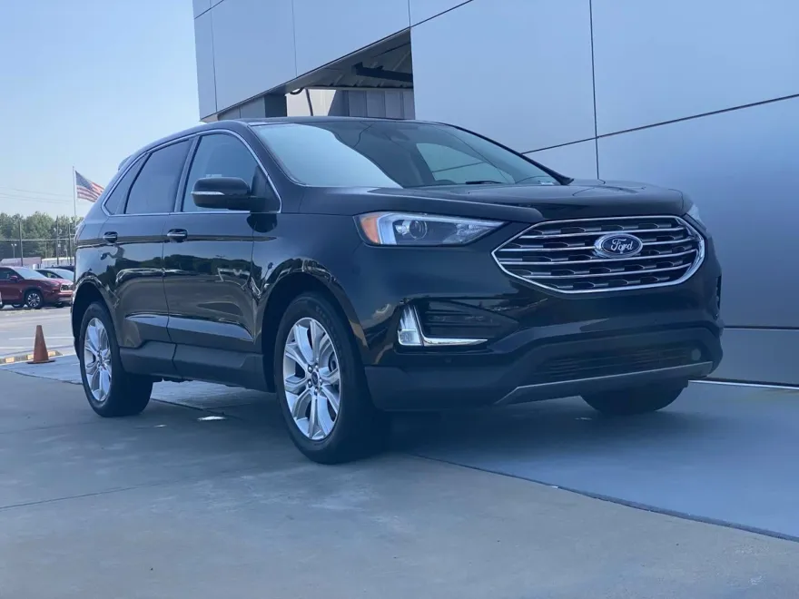 2022 Ford Edge Titanium photo 1