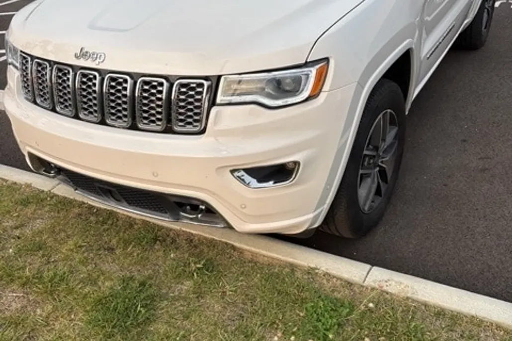 2019 Jeep Grand Cherokee Overland photo 1