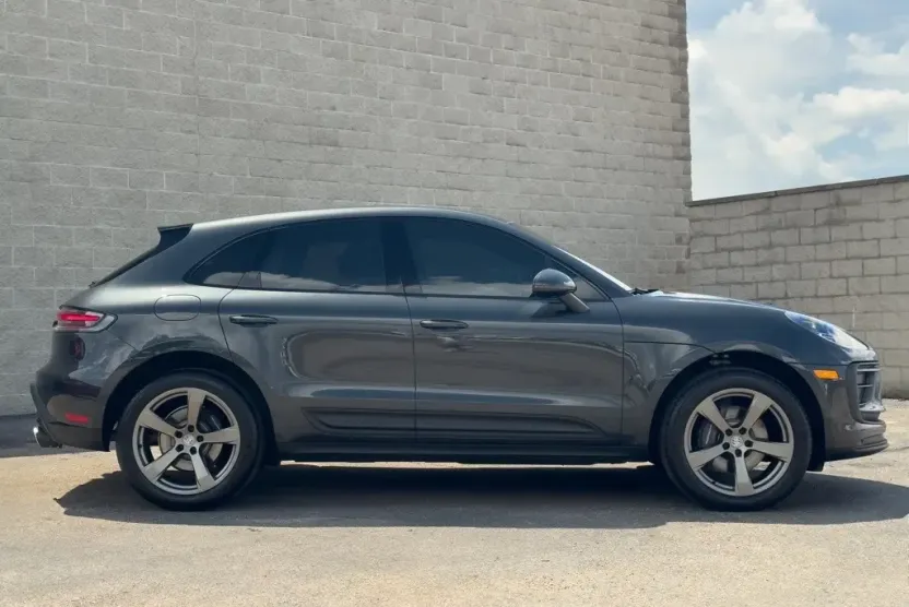 2023 Porsche Macan Base photo 1