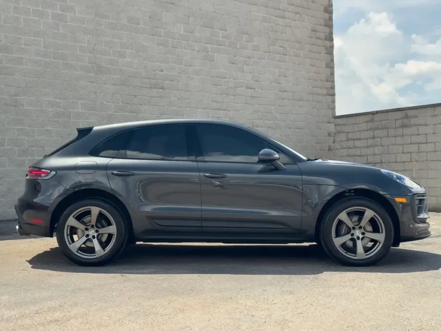 2023 Porsche Macan Base photo 1