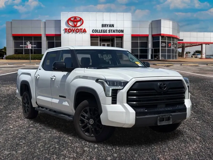 2024 Toyota Tundra photo 1