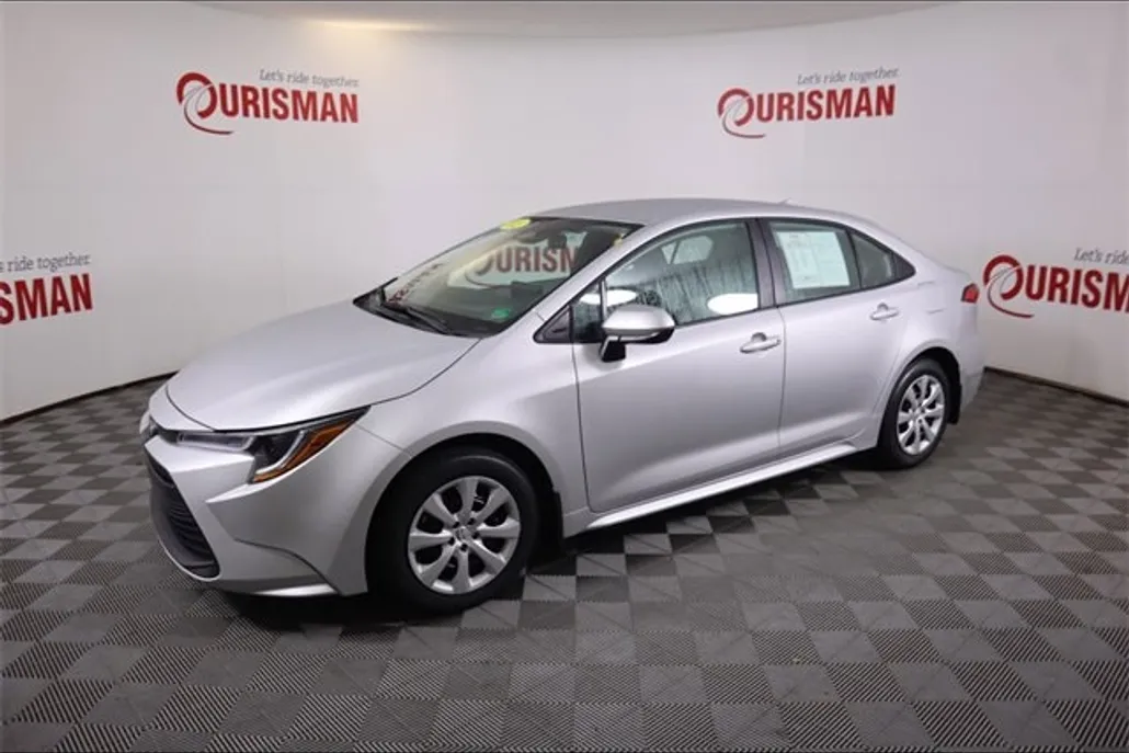 2025 Toyota Corolla LE photo 1