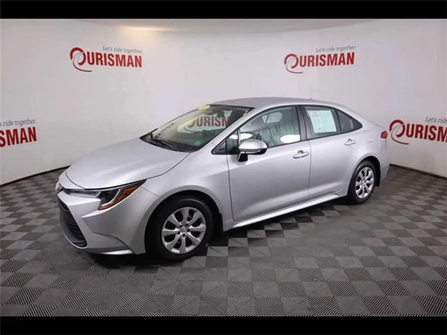 2025 Toyota Corolla LE photo 1