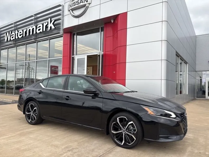 2025 Nissan Altima SR photo 1