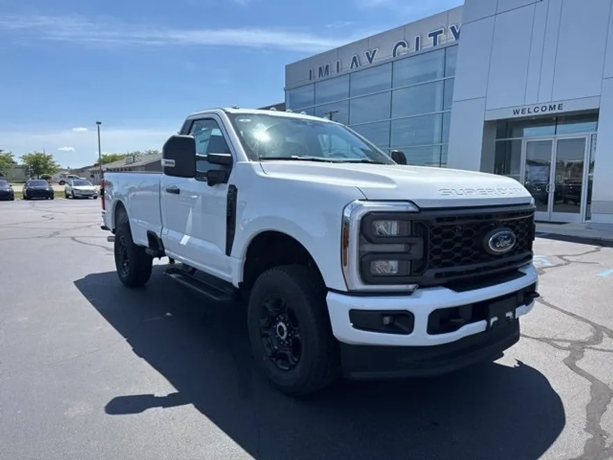 2025 Ford F-350 photo 1