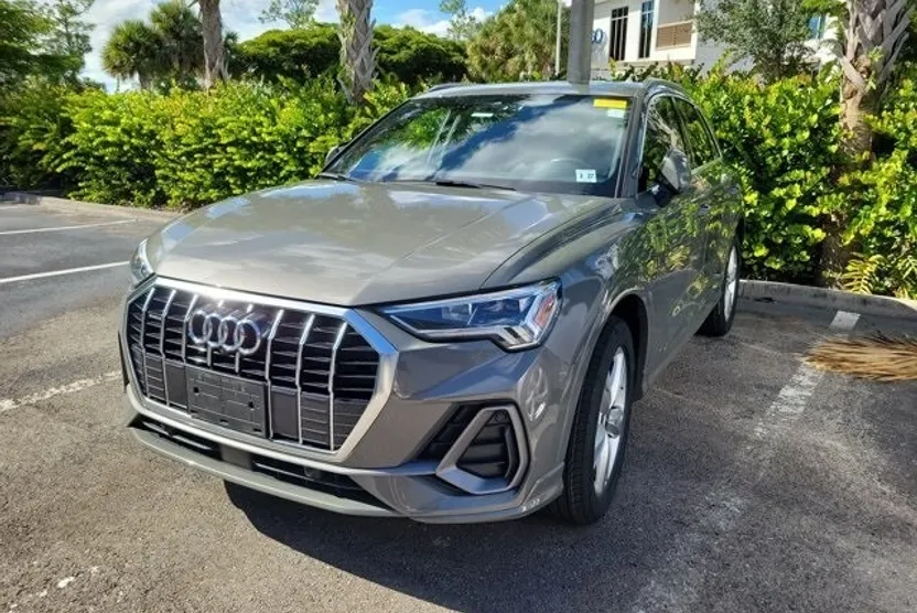 2022 Audi Q3 45 TFSI S line Premium photo 1