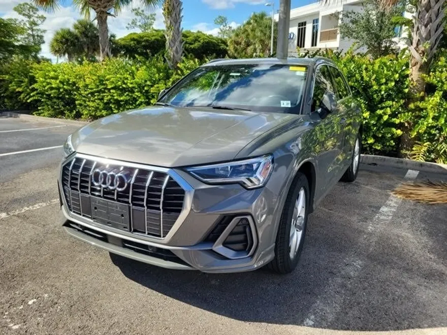 2022 Audi Q3 45 TFSI S line Premium photo 1